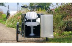 Triporteur NIHOLA CARGO XL Pro avec siège adulte dans la malle