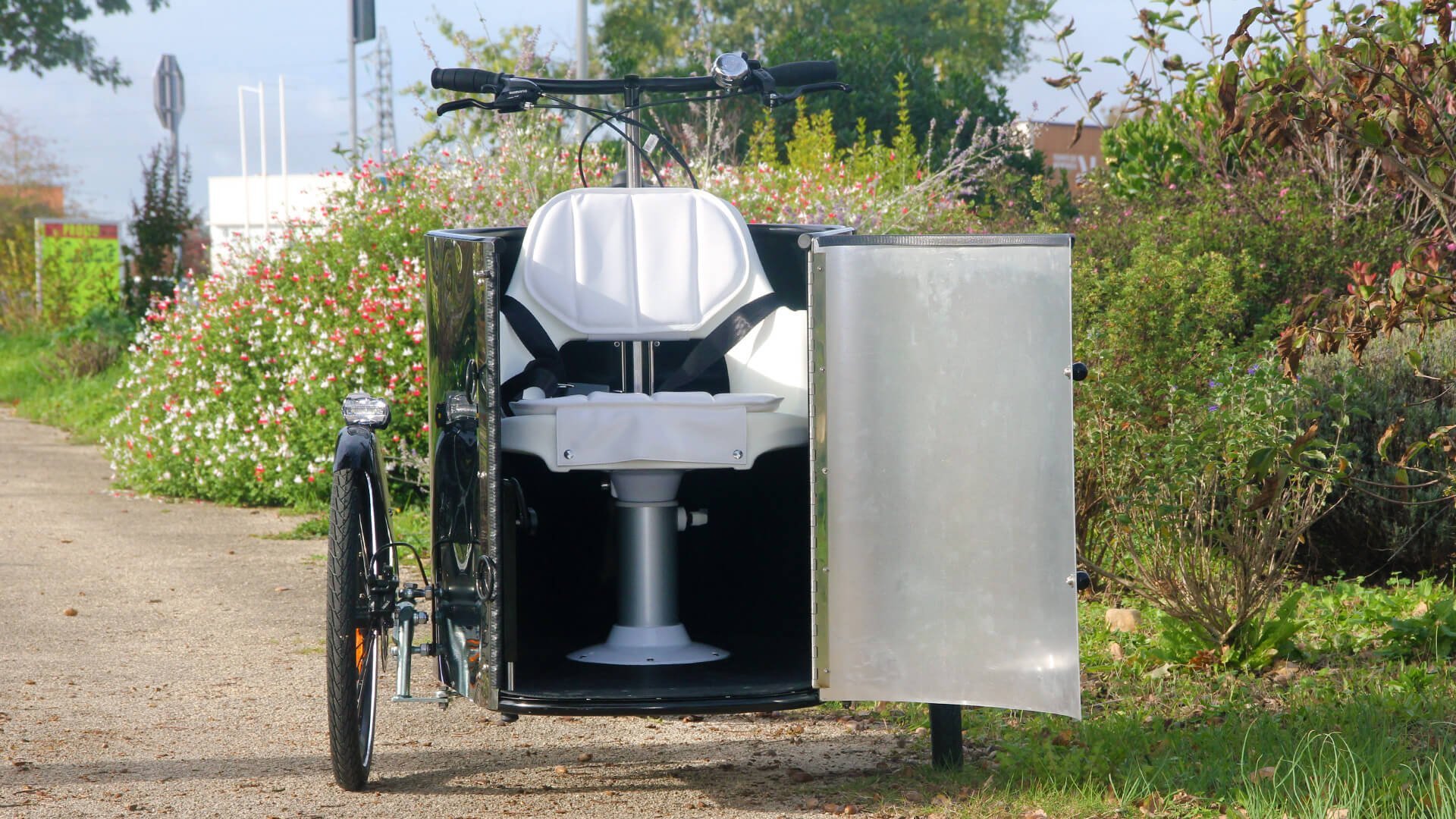 Triporteur NIHOLA CARGO XL Pro avec siège adulte dans la malle