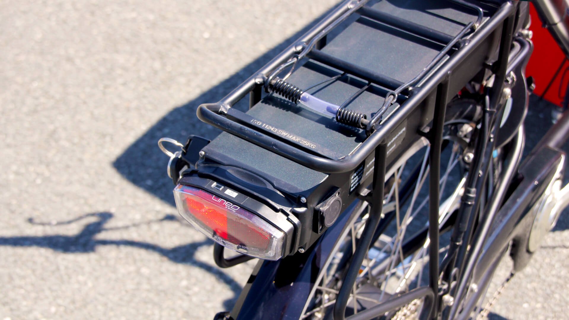 Triporteur NIHOLA CARGO 4.0 avec  protection pluie rouge