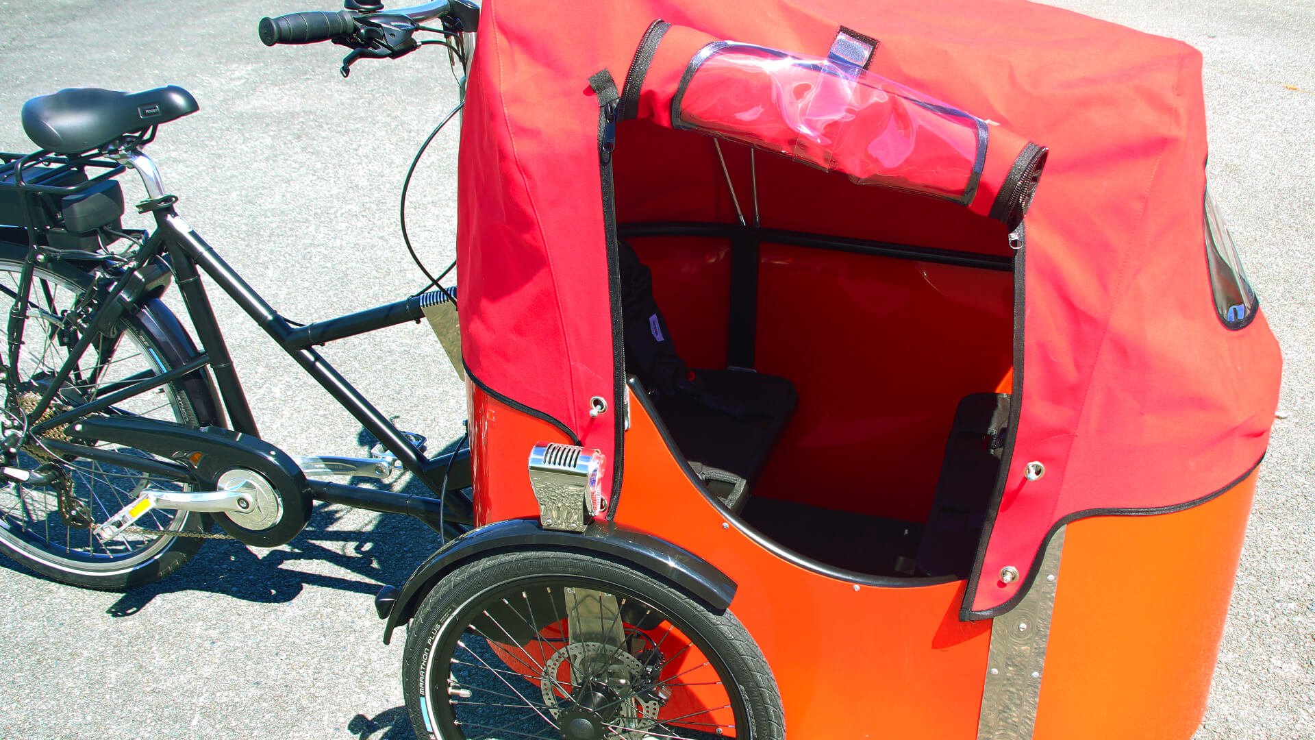 Triporteur NIHOLA CARGO 4.0 avec  protection pluie rouge