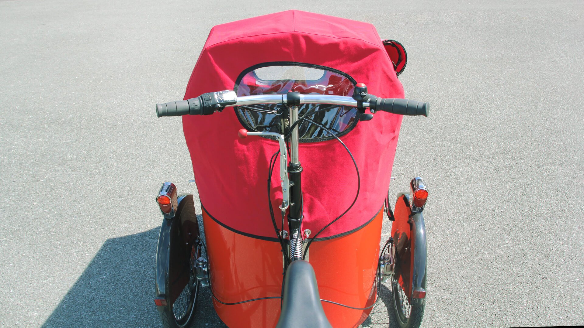 Triporteur NIHOLA CARGO 4.0 avec  protection pluie rouge