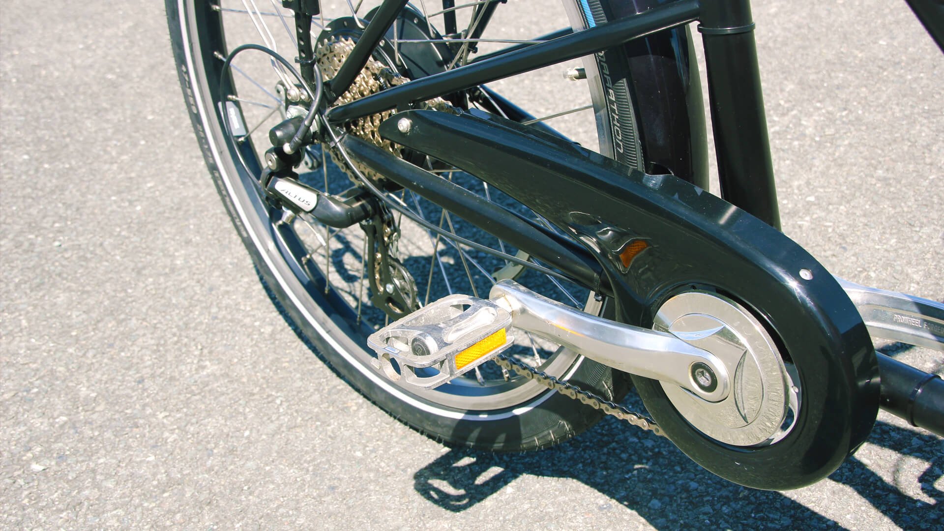 Triporteur NIHOLA CARGO 4.0 avec  protection pluie rouge