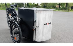 Porte avant en aluminium fermée