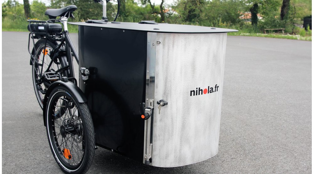 Porte avant en aluminium fermée