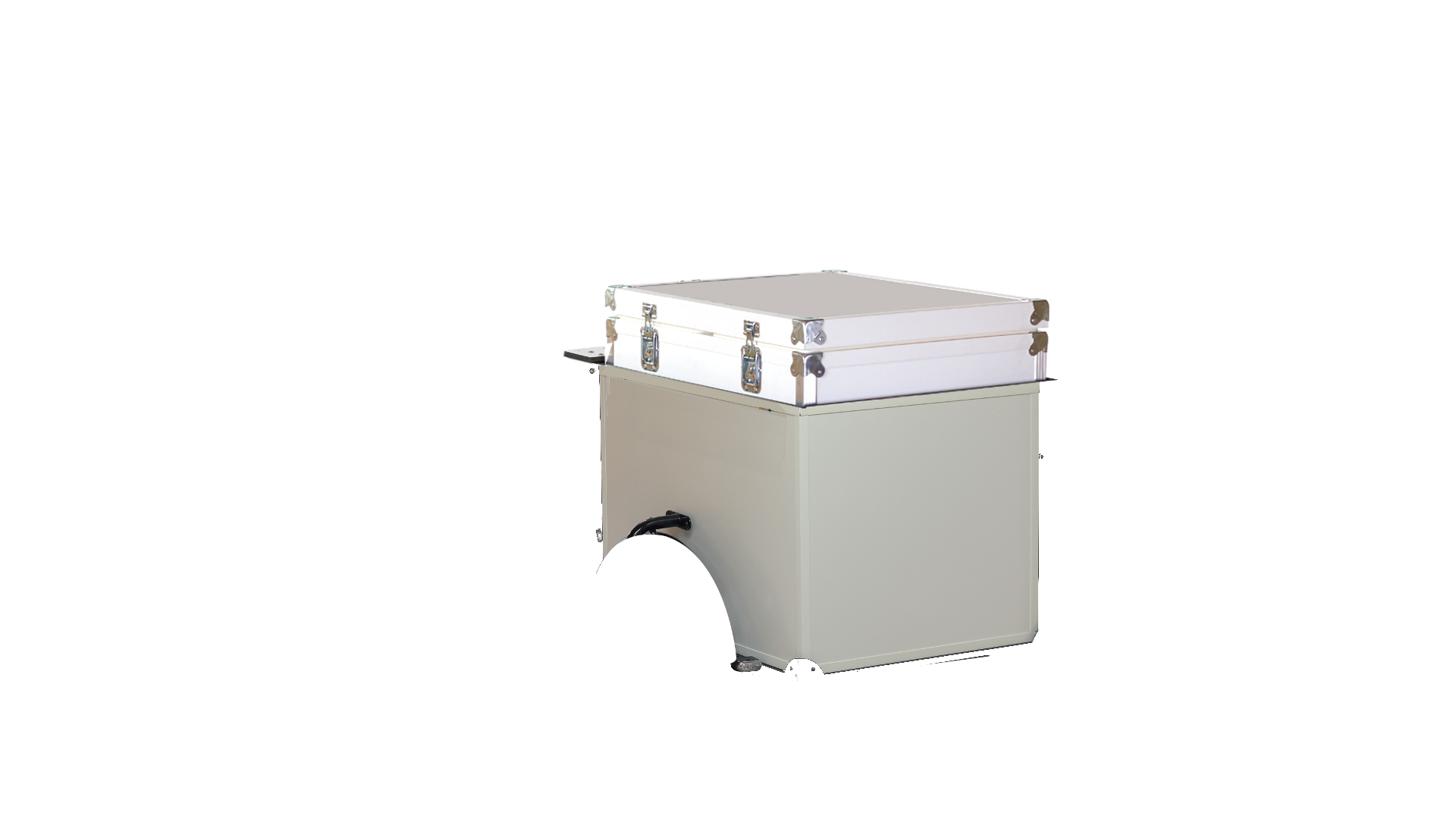 Coffre isotherme avec un couvercle pour triporteur 