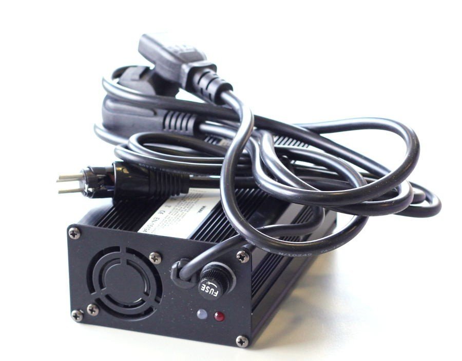 Chargeur 36 volts pour batterie sur rail 375 ,522, 610 Wh ou 320 Wh sac