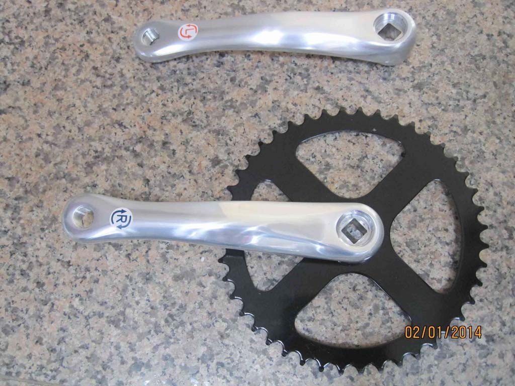 Plateau 44 dents et manivelles argent