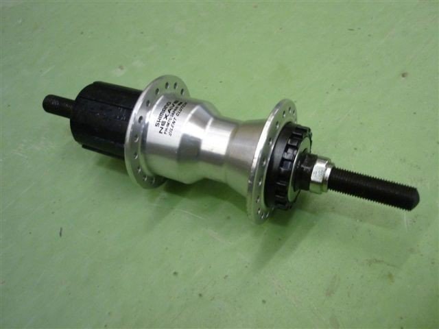 Moyeu arrière pour frein roller et cassette 7 vitesses