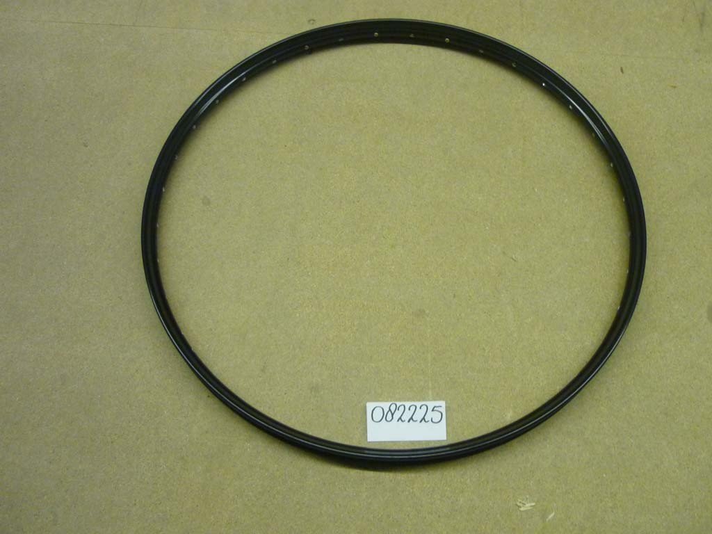 Jante 622-22 alu noir simple paroi , forme "chapeau de gendarme" (vélo vintage)