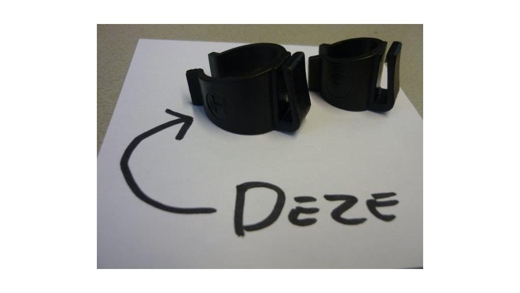 Clip fixation aux haubans des pare-jupes