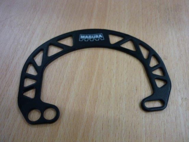 ARceau poru rigidifier le frein Magura sur jante