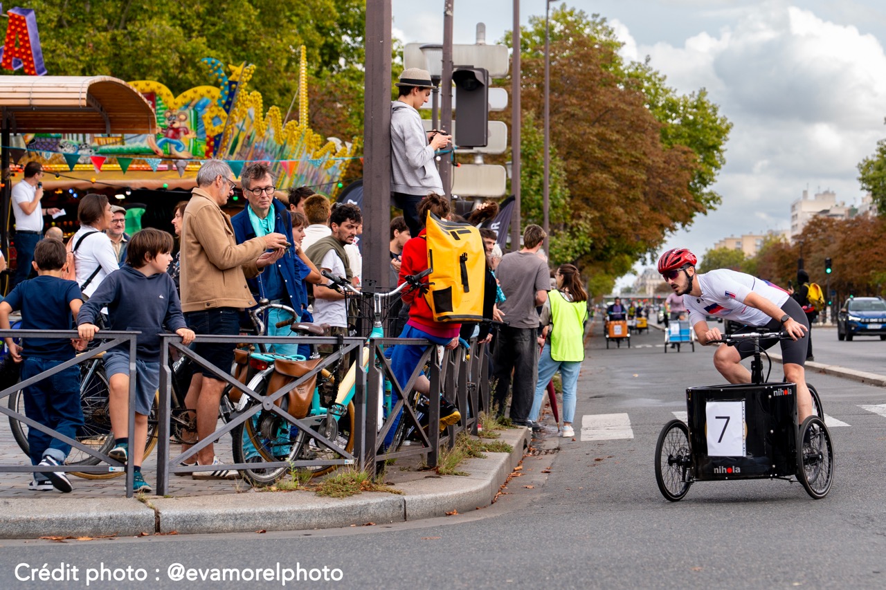 Échapée de Maxime sur les derniers kilomètres de la course