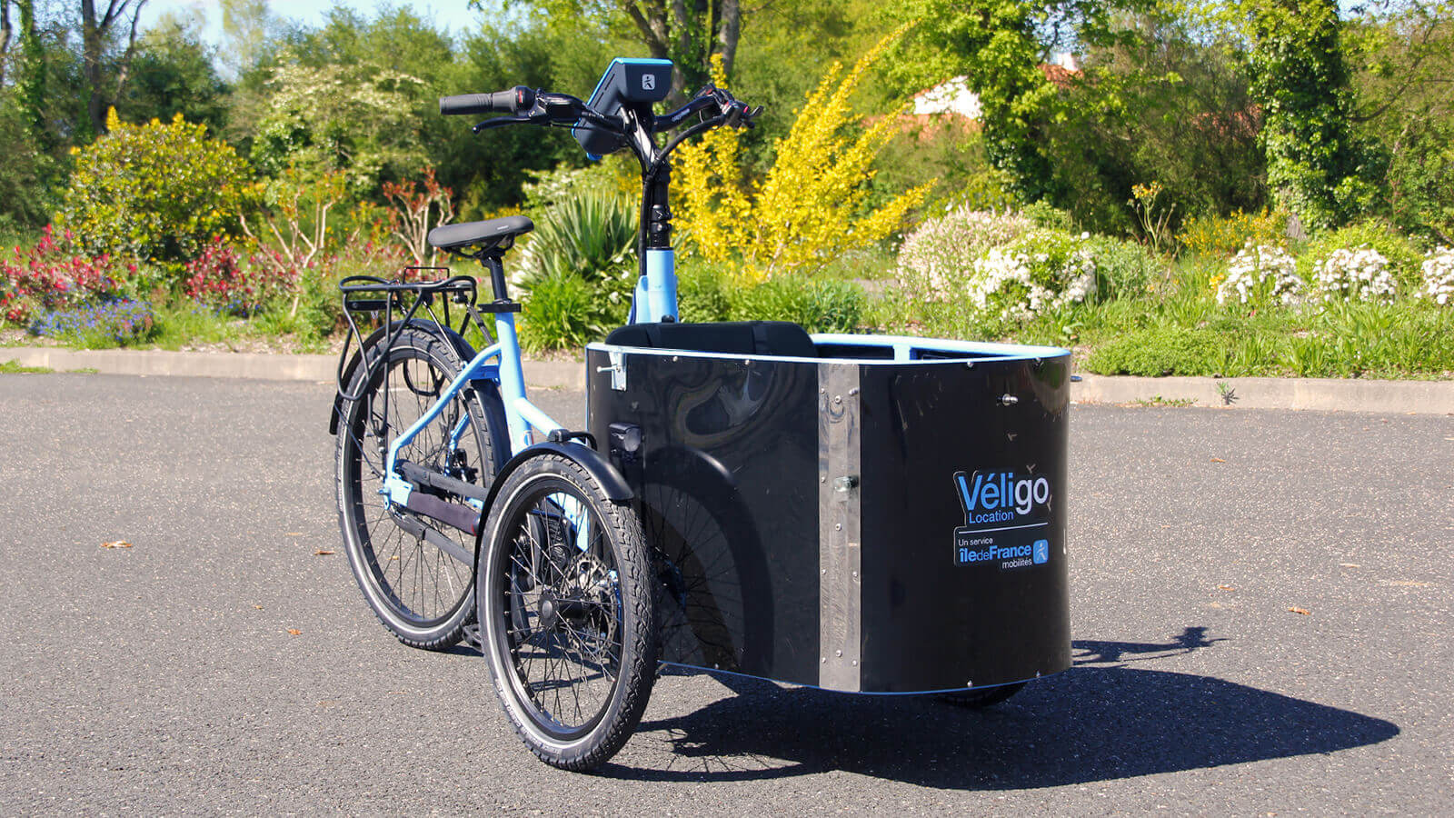 Un triporteur NIHOLA aux couleurs de Véligo